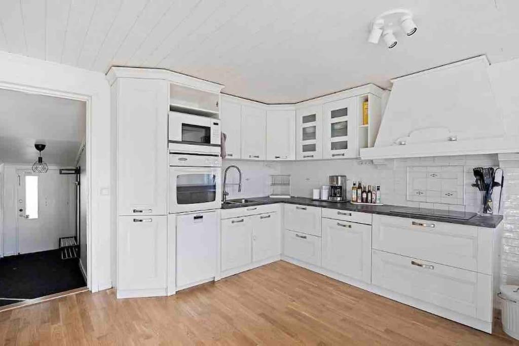 Mysigt Hus Med Natur & Jacuzzi I Olofstorp กอเทนเบิร์ก ภายนอก รูปภาพ
