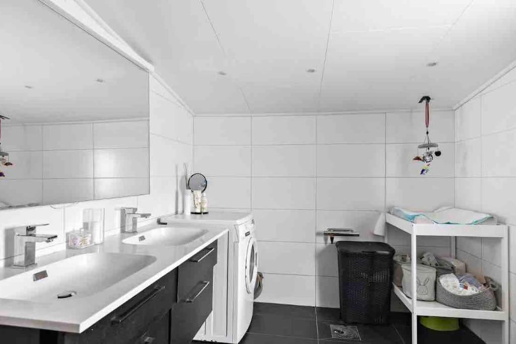 Mysigt Hus Med Natur & Jacuzzi I Olofstorp กอเทนเบิร์ก ภายนอก รูปภาพ